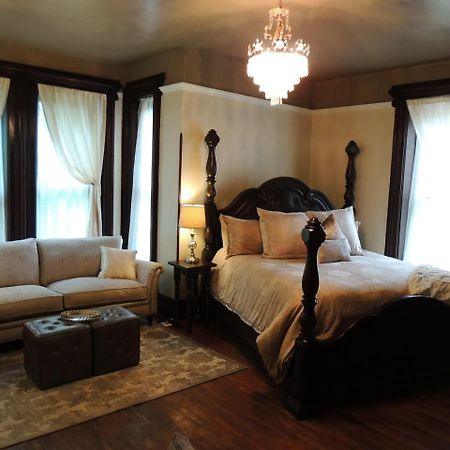 Lyons Twin Mansions Hotel Fort Scott ภายนอก รูปภาพ