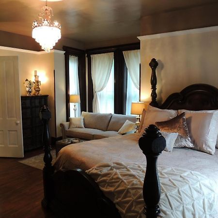 Lyons Twin Mansions Hotel Fort Scott ภายนอก รูปภาพ