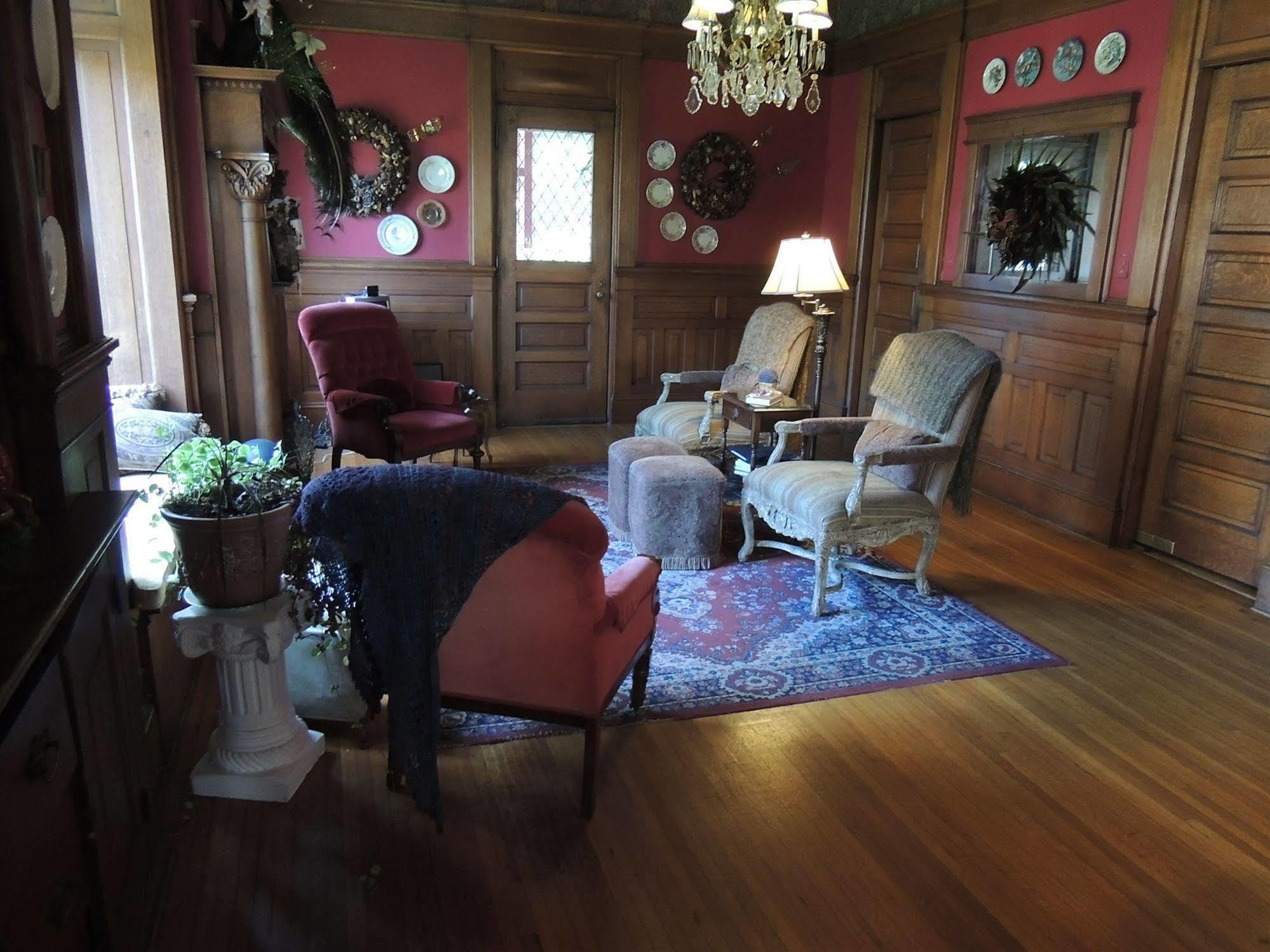 Lyons Twin Mansions Hotel Fort Scott ภายนอก รูปภาพ