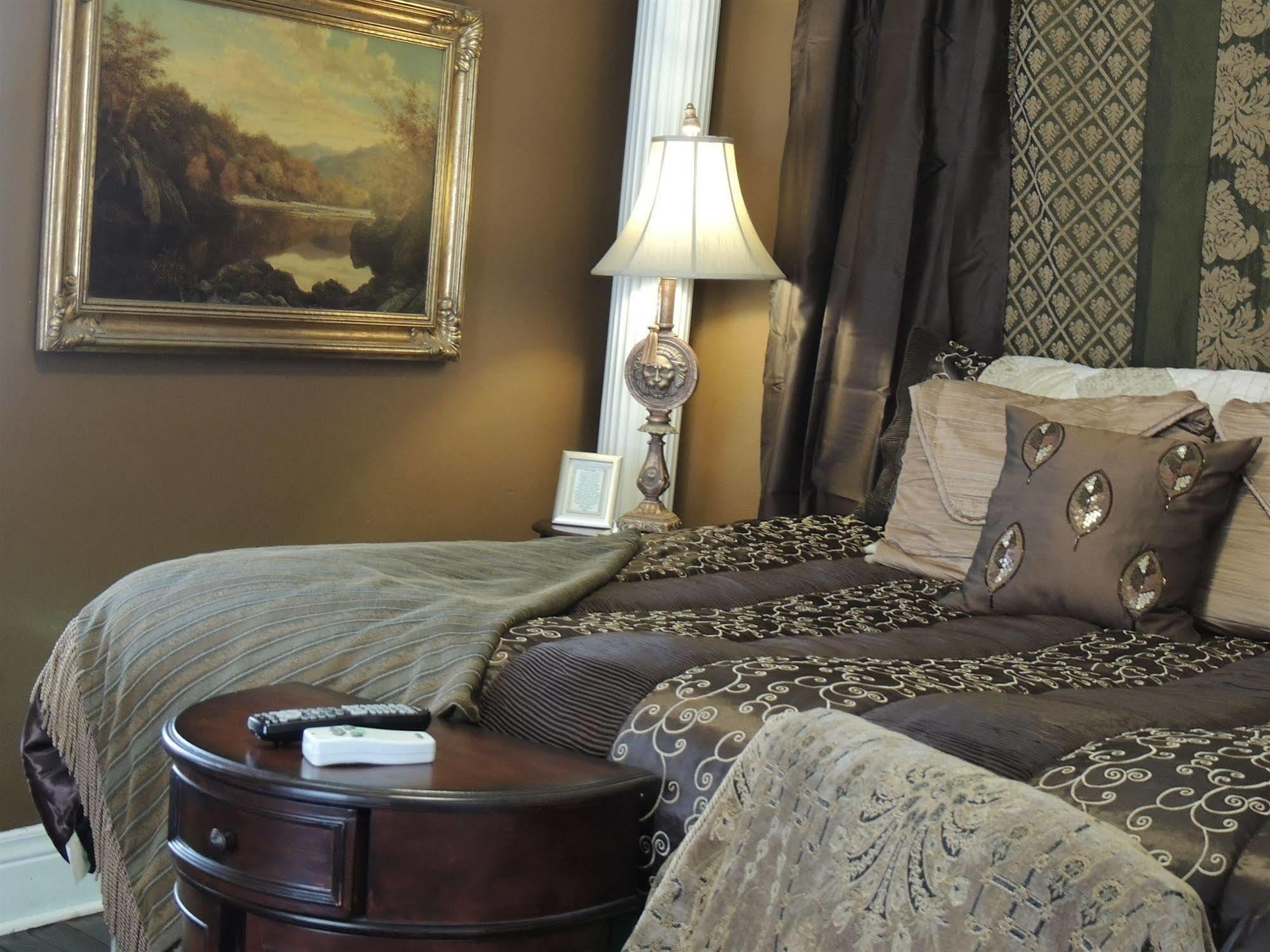 Lyons Twin Mansions Hotel Fort Scott ภายนอก รูปภาพ
