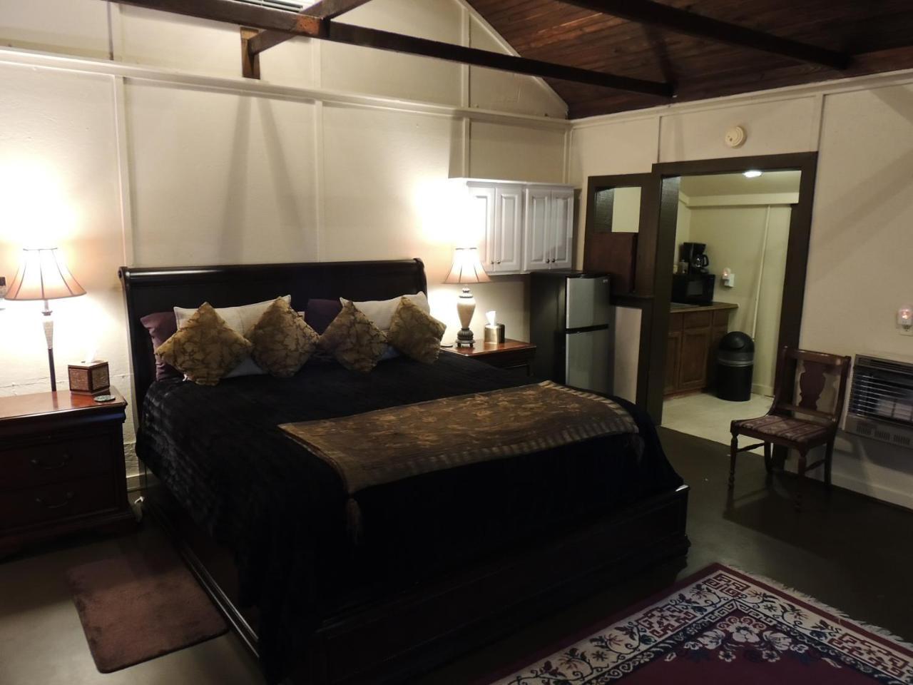 Lyons Twin Mansions Hotel Fort Scott ภายนอก รูปภาพ