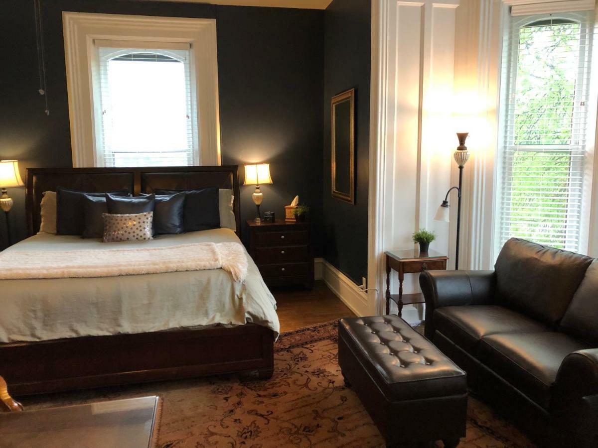 Lyons Twin Mansions Hotel Fort Scott ภายนอก รูปภาพ
