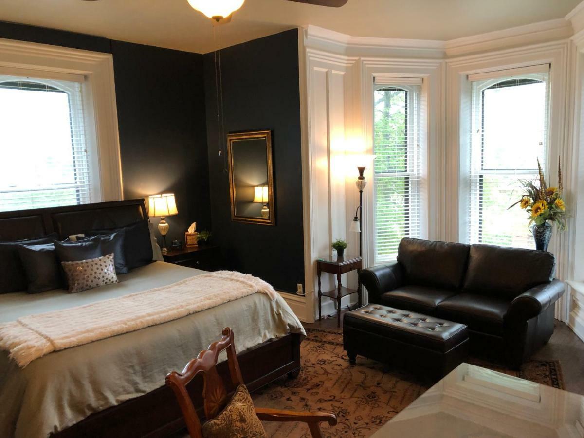 Lyons Twin Mansions Hotel Fort Scott ภายนอก รูปภาพ